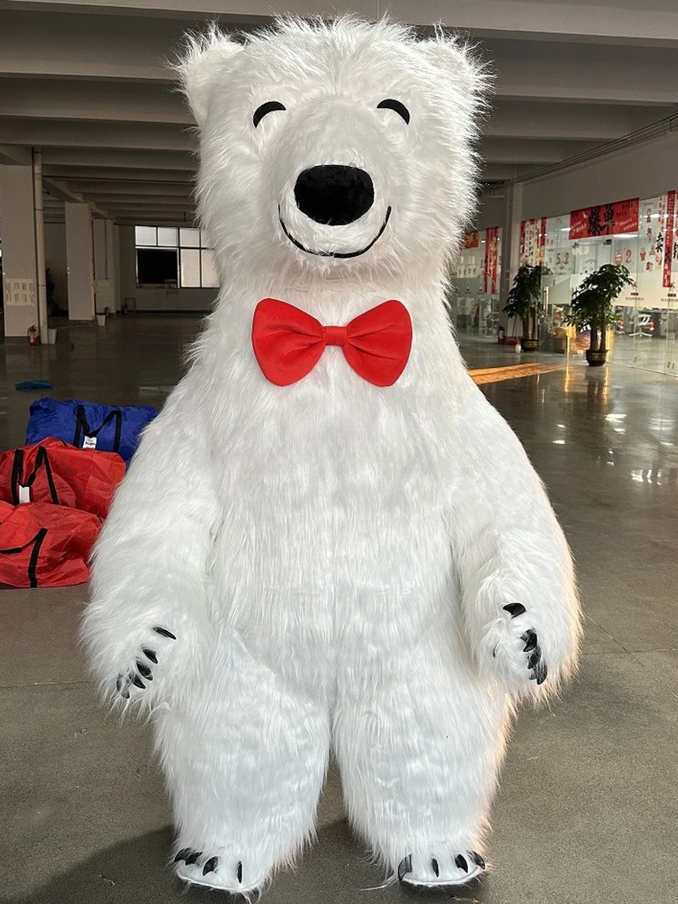 Giant Inflatable White Polar B - огляд і ціна Suits